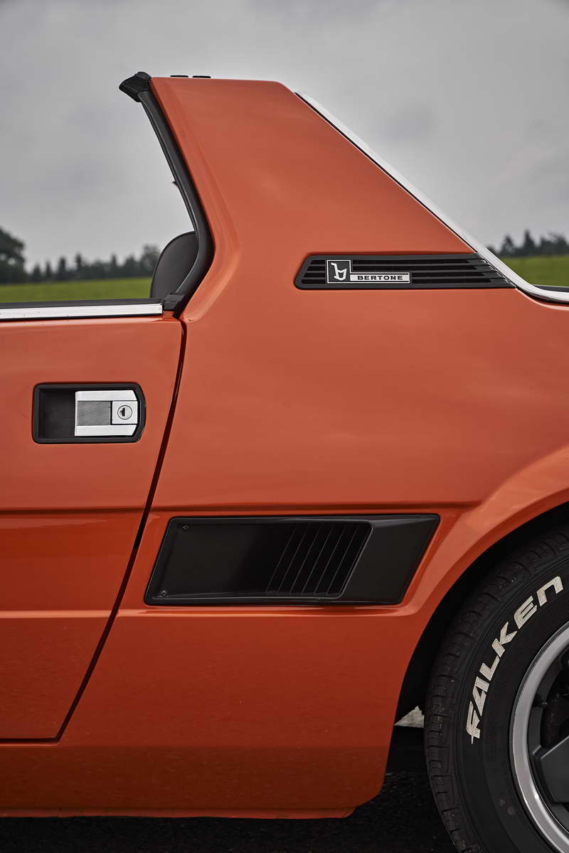 Toyota MR2 vs Fiat X 15